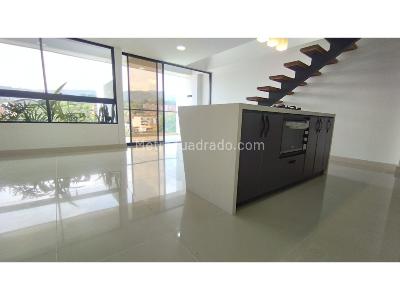 Apartamento de 4 alcobas en venta en Laureles, Medellín, 160 m² · foto 2 de 16