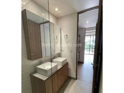 Apartaestudio en venta en El Poblado, Medellín, 71 m² · foto 3 de 10