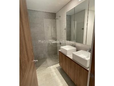 Apartaestudio en venta en El Poblado, Medellín, 71 m² · foto 7 de 10