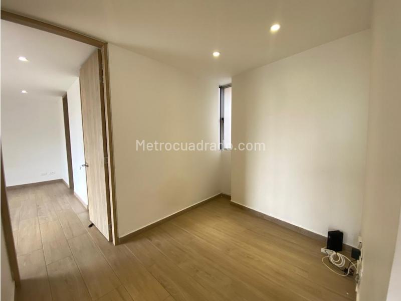 Stylish 2BR Apartment with Balcony in El Poblado - 3