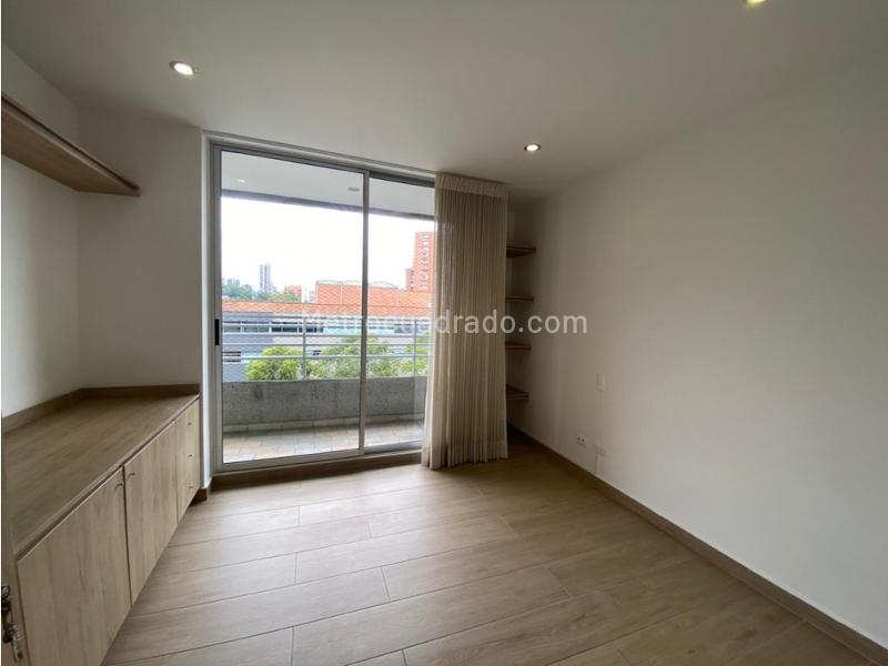 Stylish 2BR Apartment with Balcony in El Poblado - 4