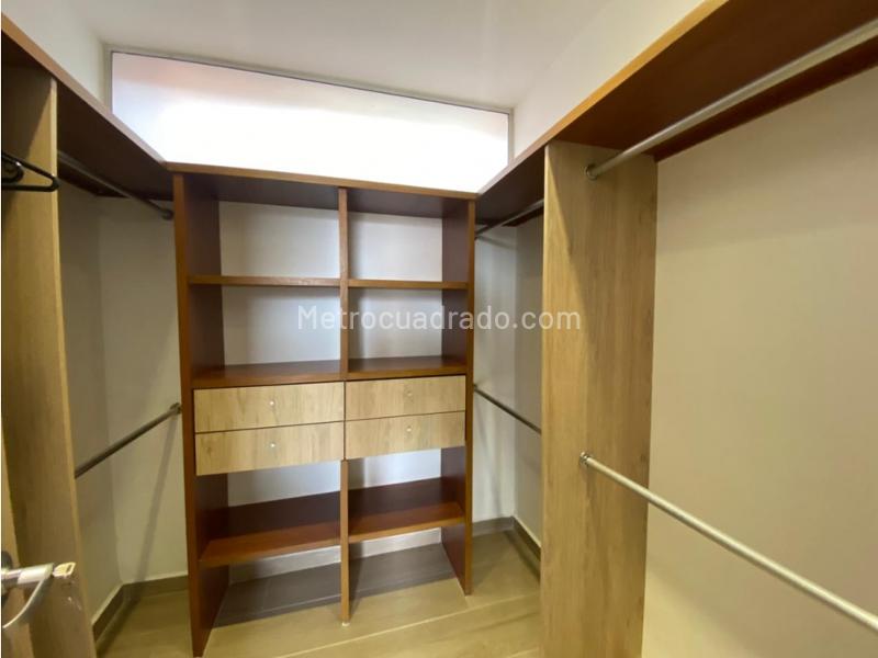 Stylish 2BR Apartment with Balcony in El Poblado - 8