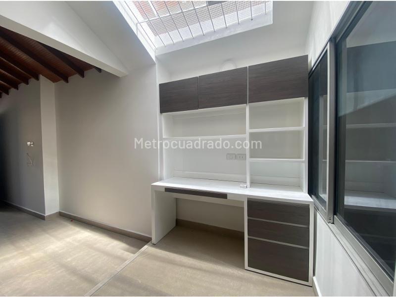 Charming 4BR House in Los Colores - 3