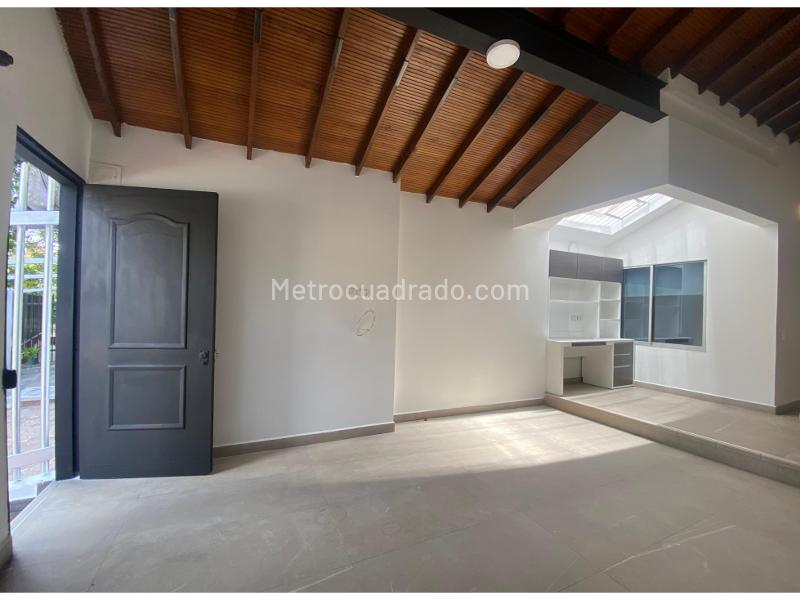 Charming 4BR House in Los Colores - 4