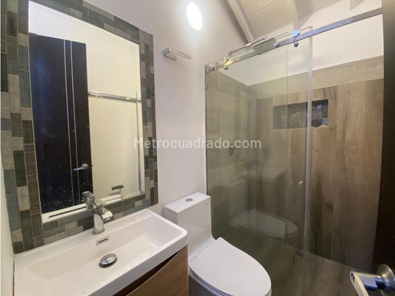 Charming 4BR House in Los Colores - 6