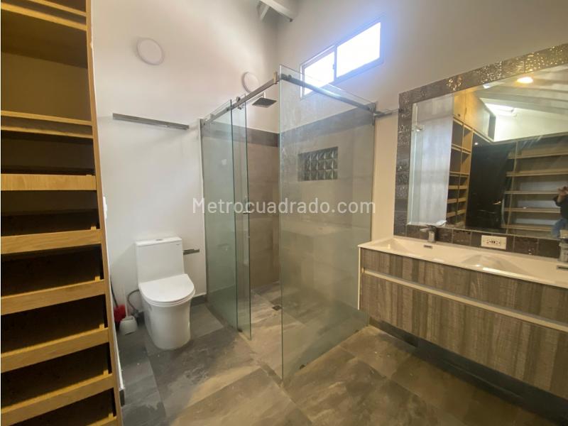 Charming 4BR House in Los Colores - 7