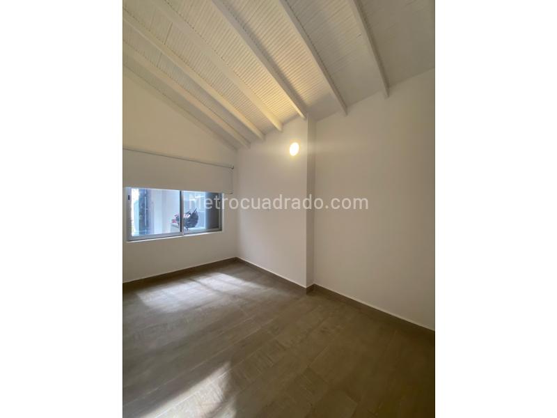 Charming 4BR House in Los Colores - 8