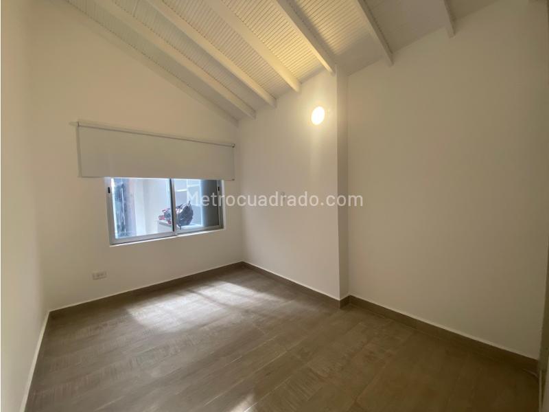 Charming 4BR House in Los Colores - 9