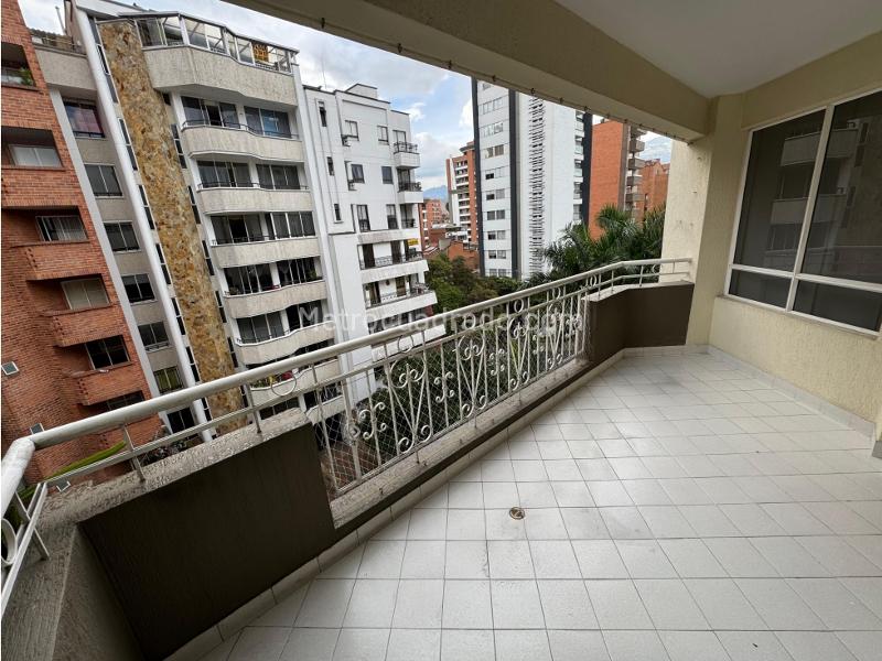Apartamento Amplio de 4 Alcobas con Amenidades en Laureles - 5
