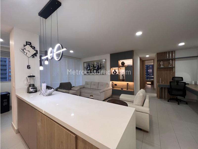 Apartamento Amoblado de 3 Alcobas en Los Colores - 2