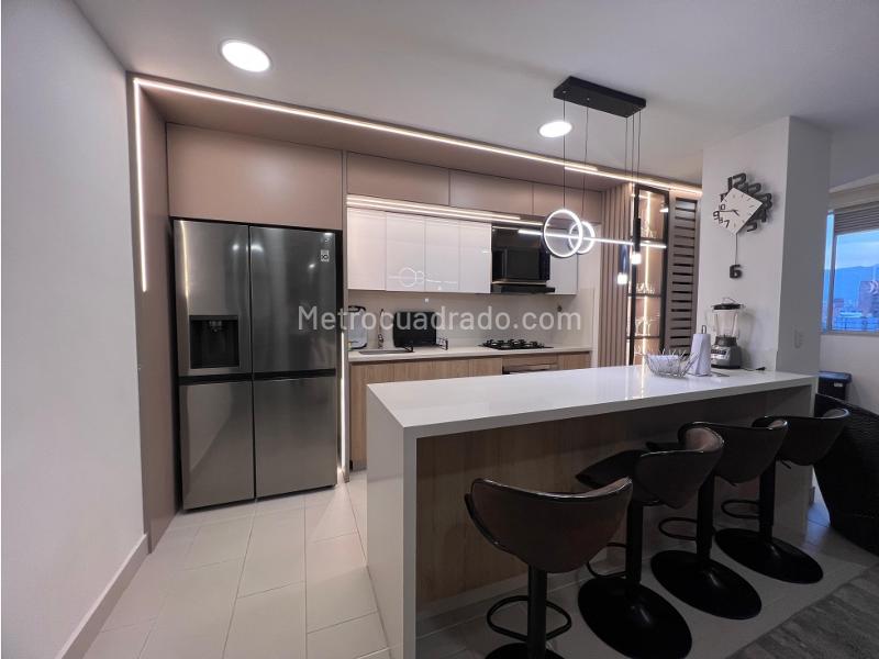 Apartamento Amoblado de 3 Alcobas en Los Colores - 4