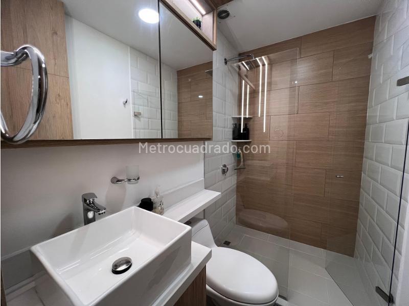 Apartamento Amoblado de 3 Alcobas en Los Colores - 8