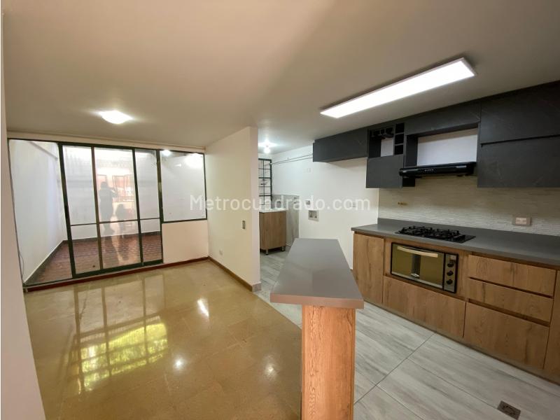 Spacious 4BR House with Amenities in Calasanz