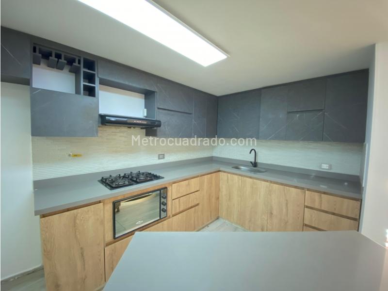 Spacious 4BR House with Amenities in Calasanz - 2