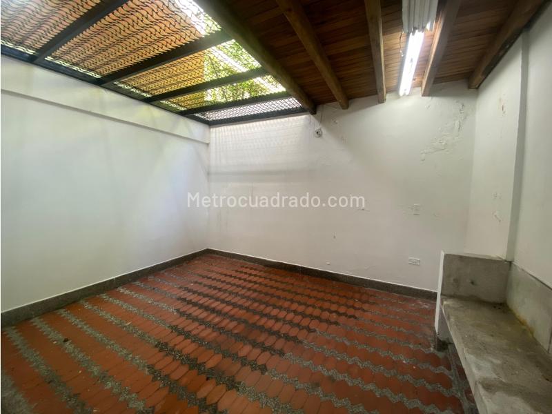 Spacious 4BR House with Amenities in Calasanz - 6
