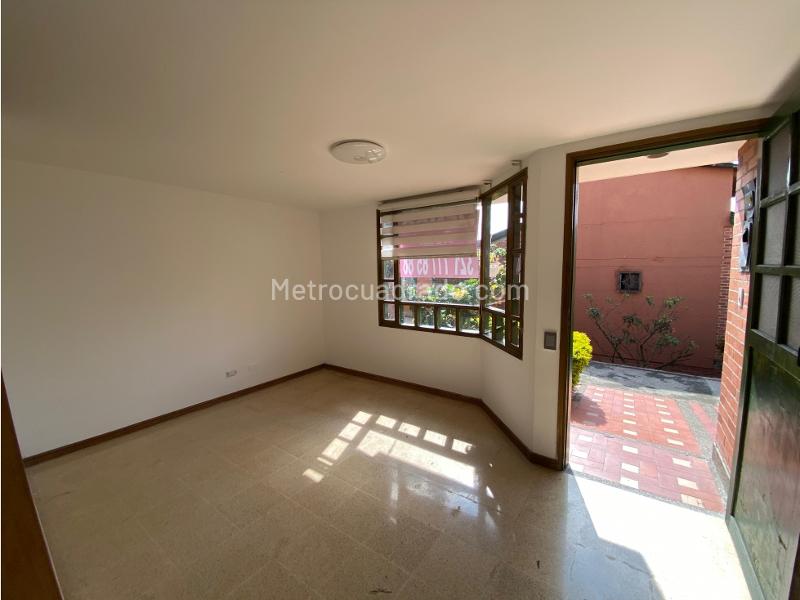 Spacious 4BR House with Amenities in Calasanz - 7