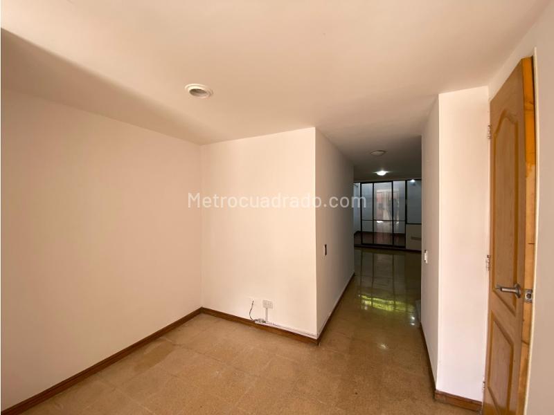 Spacious 4BR House with Amenities in Calasanz - 9