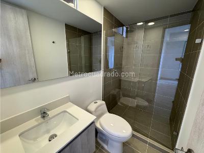 Apartamento de 2 alcobas en arriendo en El Poblado, Medellín, 94 m² · foto 10 de 18