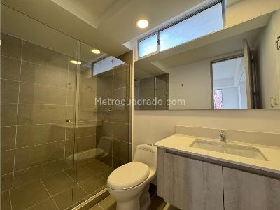 Apartamento de 3 alcobas en venta en El Poblado, Medellín, 138 m² · foto 7 de 18