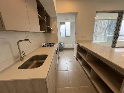 Apartamento de 3 alcobas en venta en El Poblado, Medellín, 99 m² · foto 2 de 14