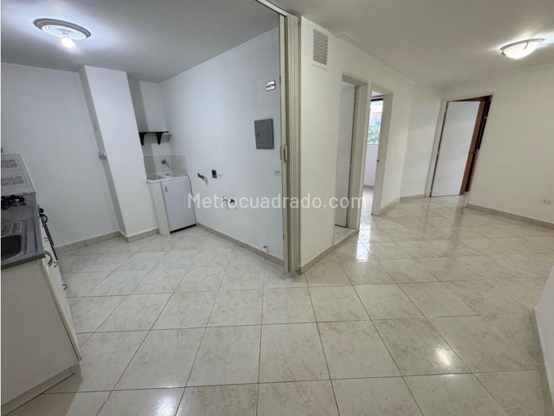 Apartamento de 2 Alcobas en Arriendo en Estadio con Balcón y Parqueadero Cubierto