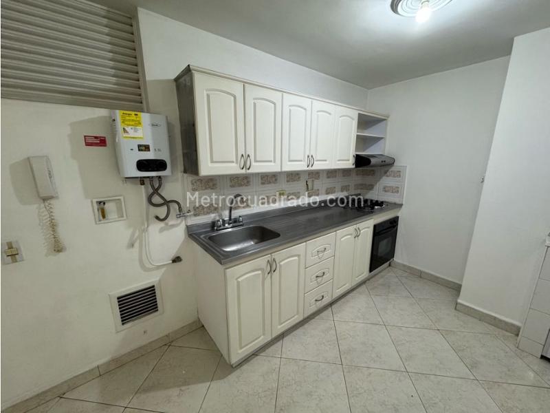 Apartamento de 2 Alcobas en Arriendo en Estadio con Balcón y Parqueadero Cubierto - 2
