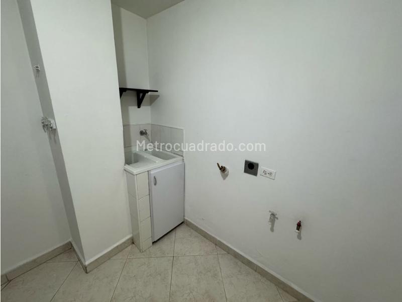 Apartamento de 2 Alcobas en Arriendo en Estadio con Balcón y Parqueadero Cubierto - 4