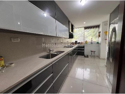 Apartamento de 3 alcobas en venta en El Poblado, Medellín, 150 m² · foto 6 de 20