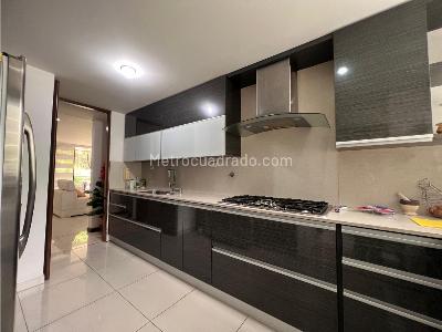 Apartamento de 3 alcobas en venta en El Poblado, Medellín, 150 m² · foto 7 de 20