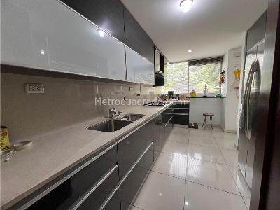 Apartamento de 3 alcobas en venta en El Poblado, Medellín, 150 m² · foto 8 de 20