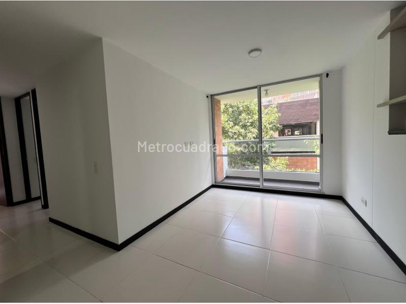 Apartamento de 3 Alcobas con Parqueadero en Envigado