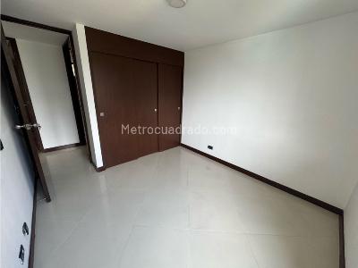 Apartamento en venta en Loma De Los Bernal, Medellín · foto 13 de 16