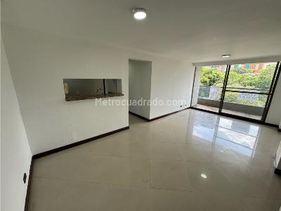 Apartamento en venta en Loma De Los Bernal, Medellín · foto 3 de 16