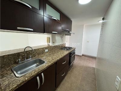Apartamento en venta en Loma De Los Bernal, Medellín · foto 6 de 16