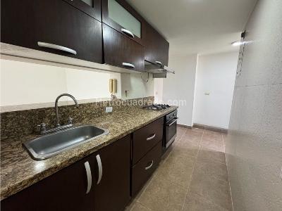 Apartamento en venta en Loma De Los Bernal, Medellín · foto 7 de 16