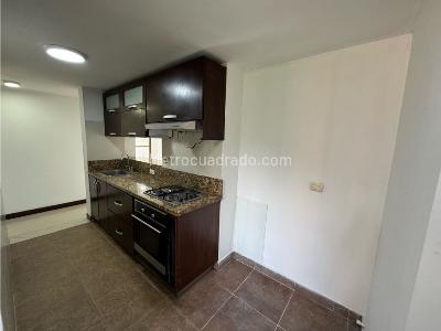 Apartamento en venta en Loma De Los Bernal, Medellín · foto 9 de 16