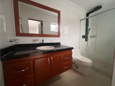 Casa de 2 alcobas en venta en Conquistadores, Medellín, 180 m² · foto 8 de 9