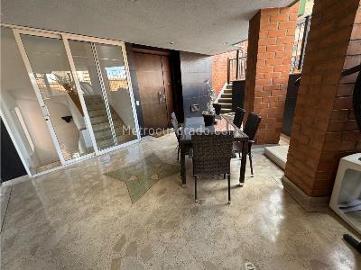 Apartamento de 4 alcobas en venta en Laureles, Medellín, 494 m² · foto 4 de 20
