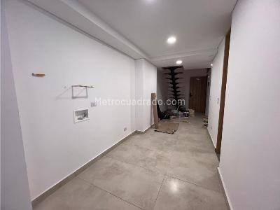 Apartaestudio en venta en Laureles, Medellín, 41 m² · foto 2 de 10