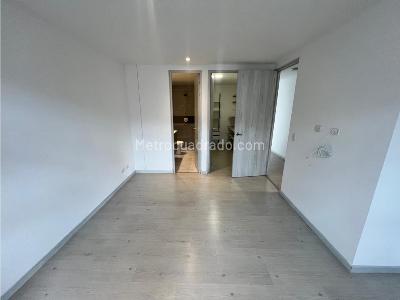 Apartamento de 3 alcobas en arriendo en El Poblado, Medellín, 121 m² · foto 8 de 18