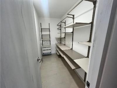 Apartamento de 3 alcobas en arriendo en El Poblado, Medellín, 121 m² · foto 9 de 18