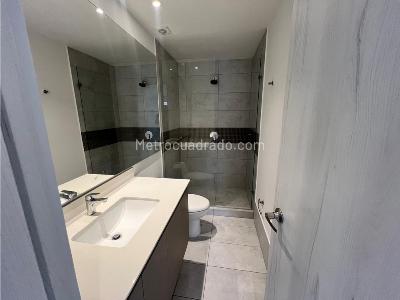 Apartamento de 3 alcobas en arriendo en El Poblado, Medellín, 121 m² · foto 10 de 18
