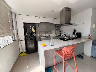Apartamento de 3 alcobas en arriendo en Laureles, Medellín, 120 m² · foto 2 de 16