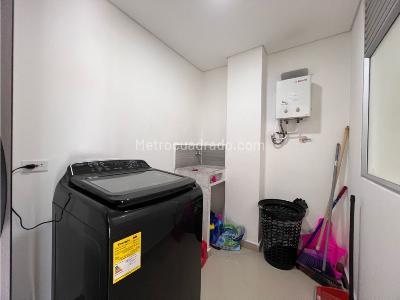 Apartamento de 3 alcobas en arriendo en Laureles, Medellín, 120 m² · foto 8 de 16