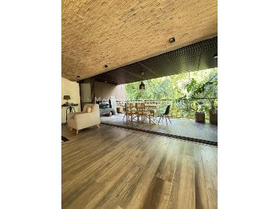Apartaestudio en venta en El Poblado, Medellín, 100 m² · foto 2 de 13