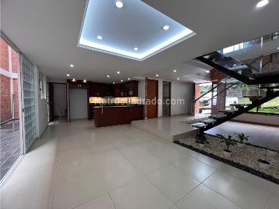 Casa de 4 alcobas en venta en Sabaneta, Sabaneta, 260 m² · foto 3 de 20