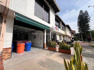 Casa de 3 alcobas en venta en Belen, Medellín, 352 m² · foto 3 de 20