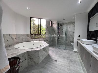 Apartamento en venta en Poblado, Medellín · foto 18 de 20