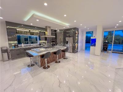 Casa de 5 alcobas en venta en Rionegro, Rionegro, 840 m² · foto 5 de 15