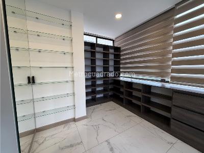 Apartamento de 3 alcobas en venta en El Poblado, Medellín, 230 m² · foto 12 de 20